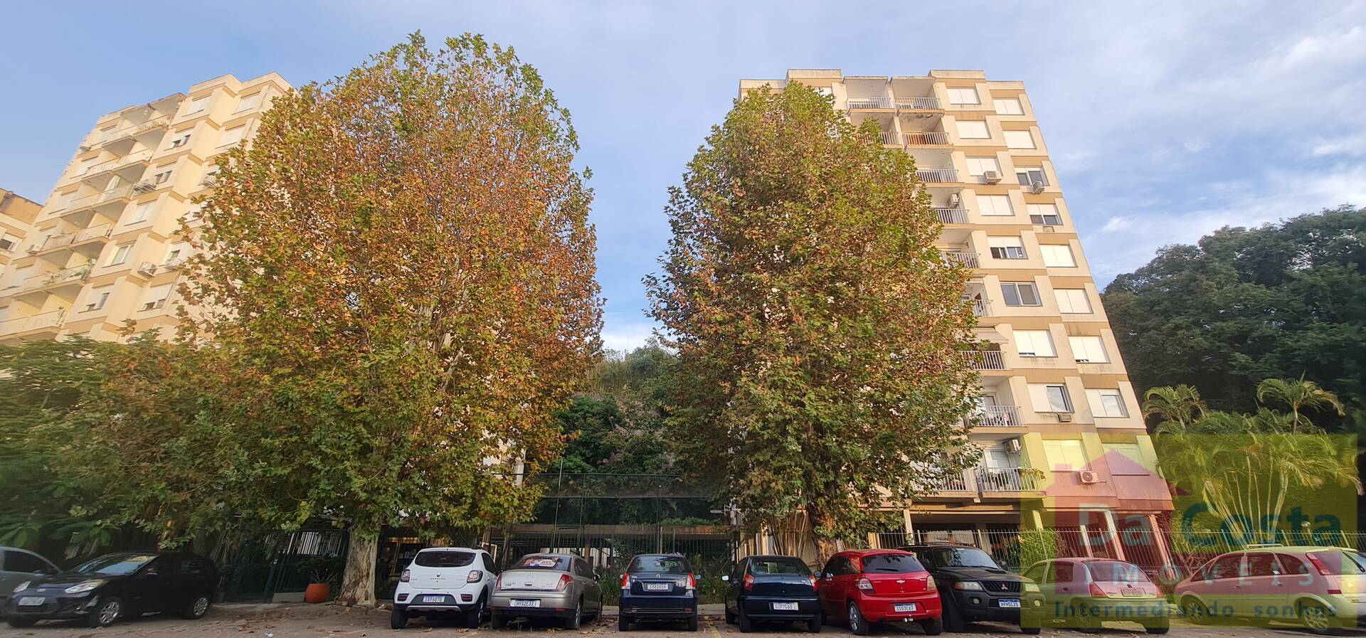 Ap, 2 dor. + dep. empregada, filé com elevador - Vila Assunção - POA