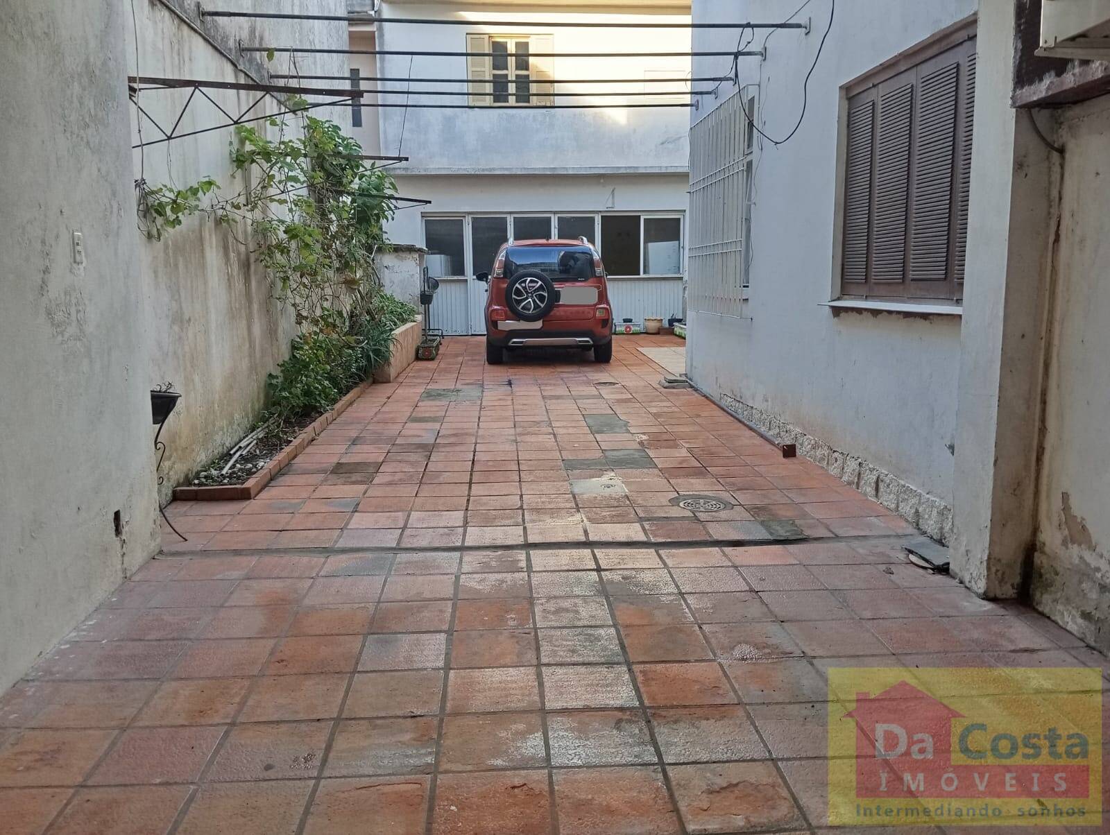 Casa tipo sobrado 4 dormitórios, 387m², Passo Da Areia - Porto Alegre - RS