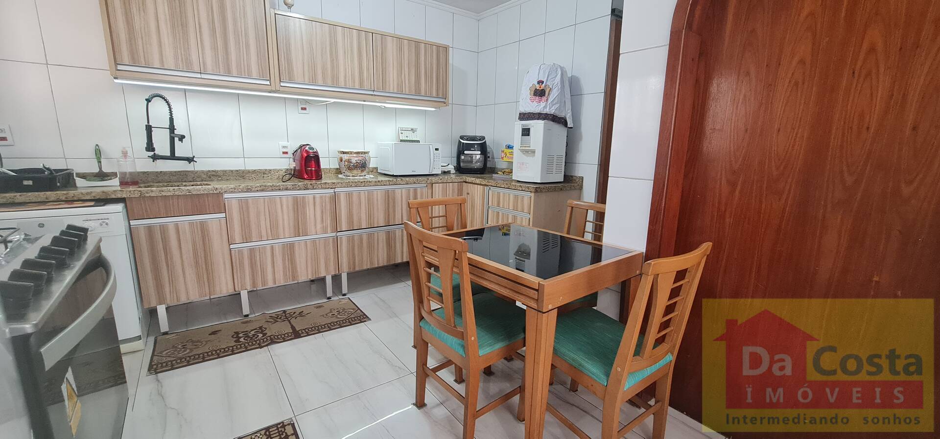 Casa tipo sobrado 4 dormitórios, 387m², Passo Da Areia - Porto Alegre - RS