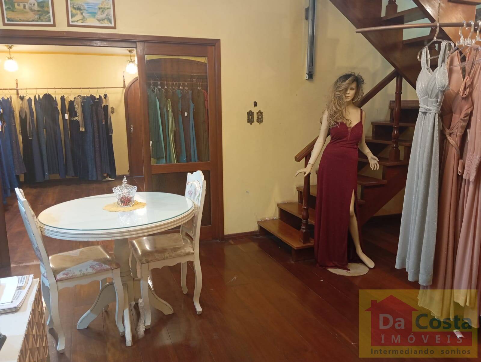 Casa tipo sobrado 4 dormitórios, 387m², Passo Da Areia - Porto Alegre - RS