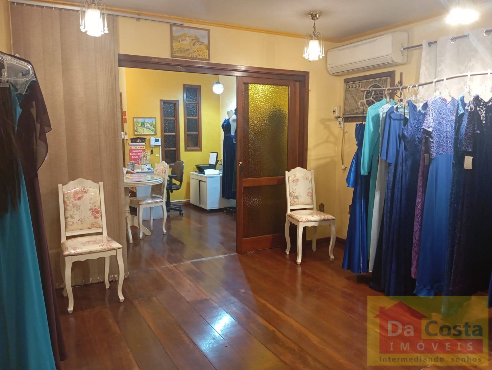 Casa tipo sobrado 4 dormitórios, 387m², Passo Da Areia - Porto Alegre - RS